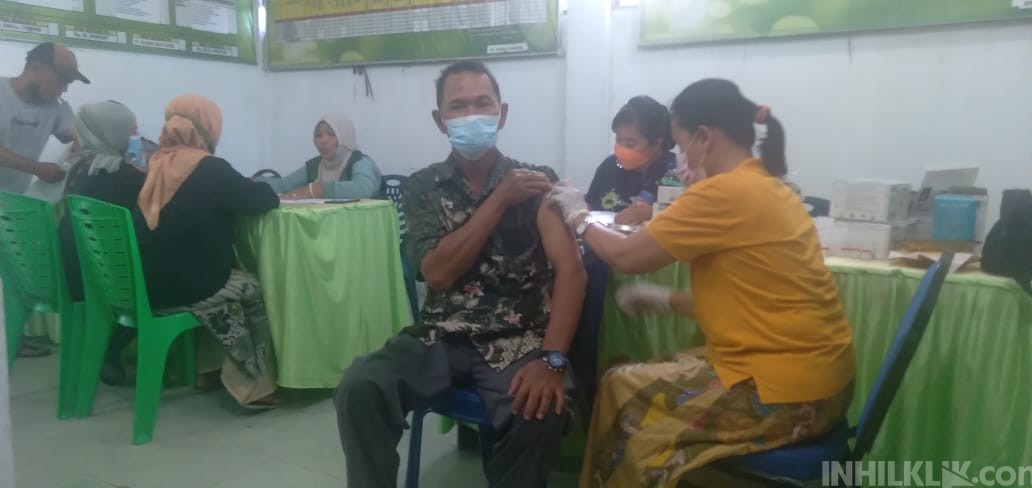 Warga Desa Pekan Sialang Buah Ikuti Vaksinasi Pfizer Tahap 1