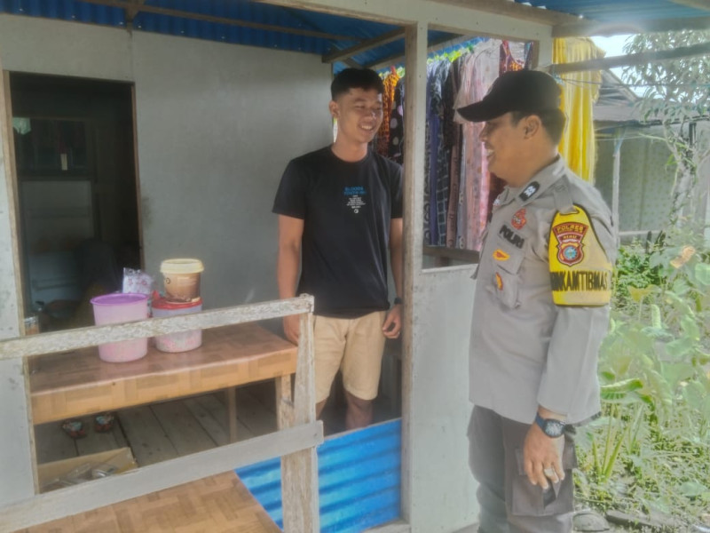 Jelang Pemilu, Bhabinkamtibmas Desa Simpang Gaung Aiptu Safrizal Zufri Ajak Warga Hindari Berita Hoax