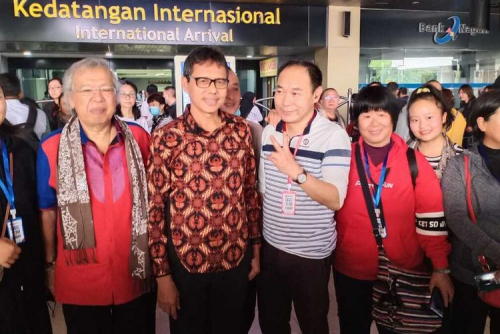 Saat Virus Corona Teror Dunia, Gubernur Sumbar Sambut 150 Turis China di Bandara Minangkabau