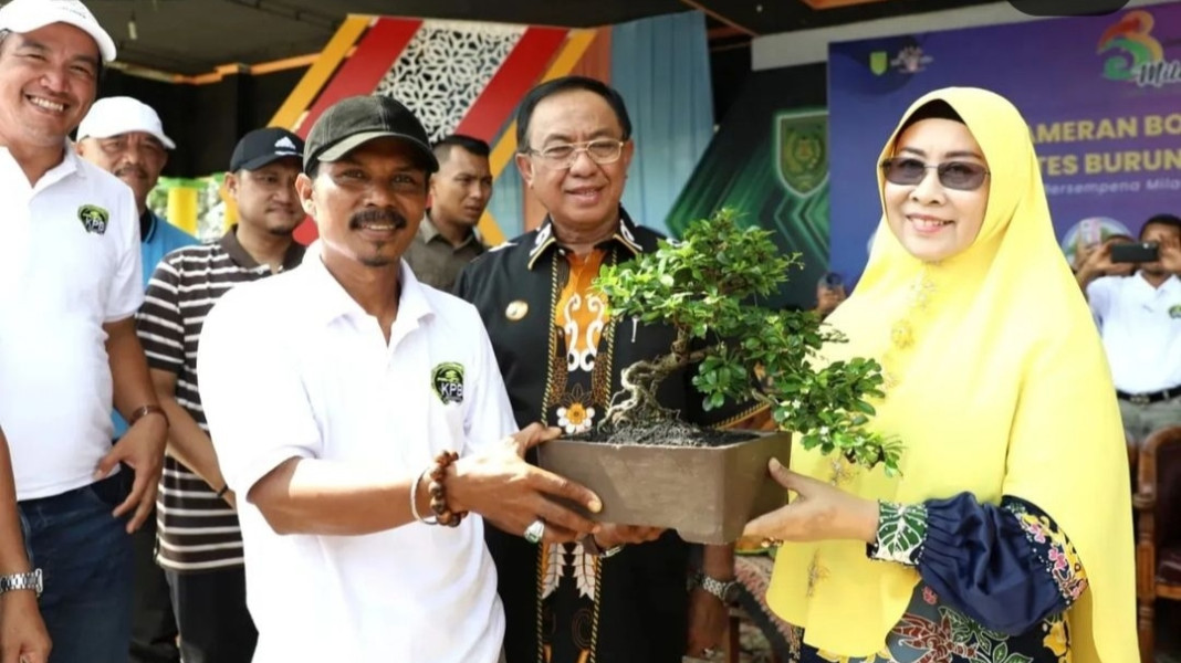 Bupati Wardan Buka Pameran Bonsai dan Kontes Burung Kicau