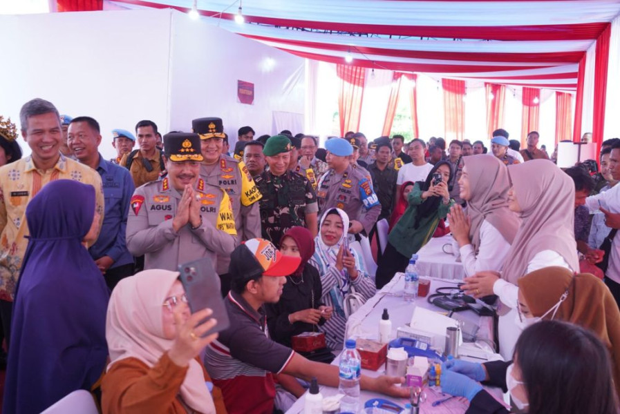 Bakti Sosial Wakapolri, 2.500 Warga Riau Berobat Gratis