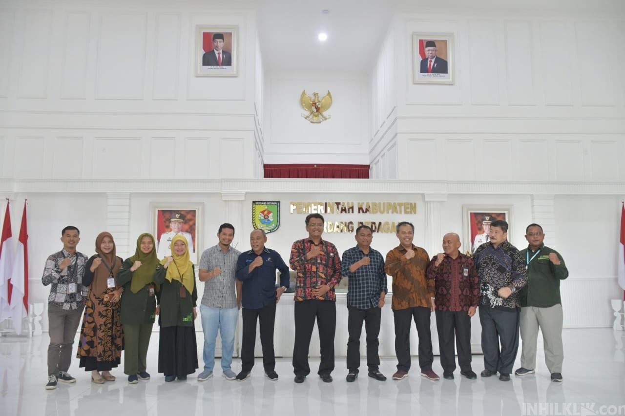 Bupati bersama Ketua TP PKK Sergai Jadi Orang Pertama pada Pendataan Awal Regsosek Tahun 2022