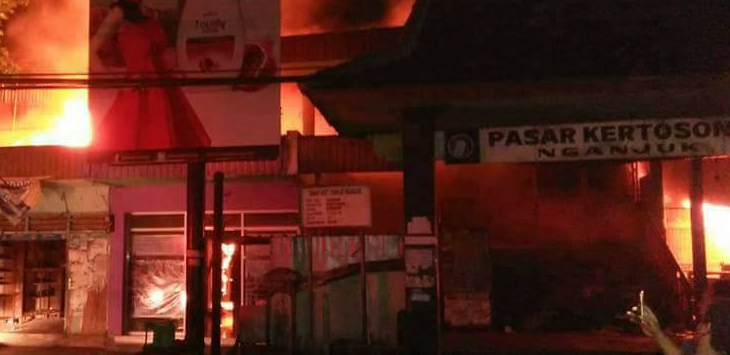 Video Detik-detik Kobaran Api Membakar Pasar