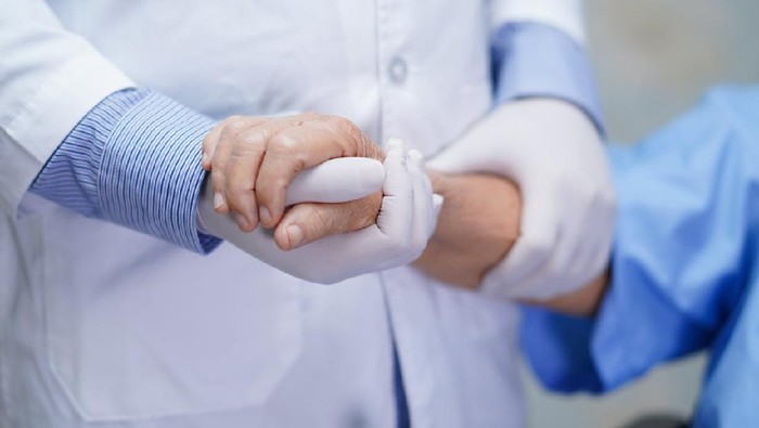 Kisah Dokter Rawat Pasien Corona, Pantang Mundur Kalahkan Pandemi