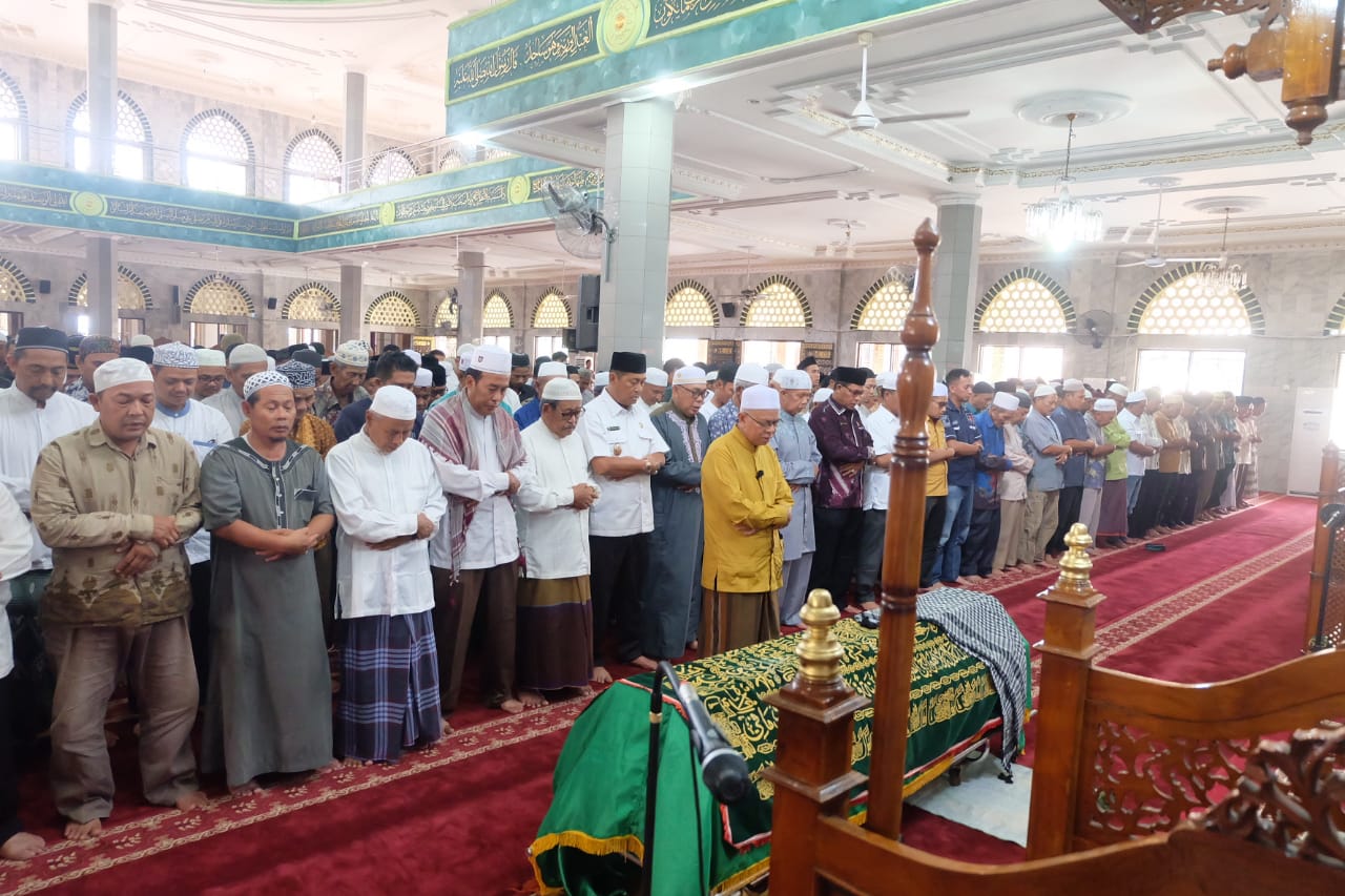 Wabup Syamsuddin Uti Shalat Jenazah Tokoh Agama