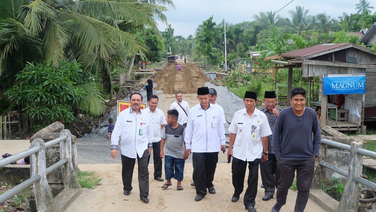 Sekda Inhil Tinjau Pembangunan Ruas Jalan Teluk Pinang - Gaung Sepanjang 5 Kilometer