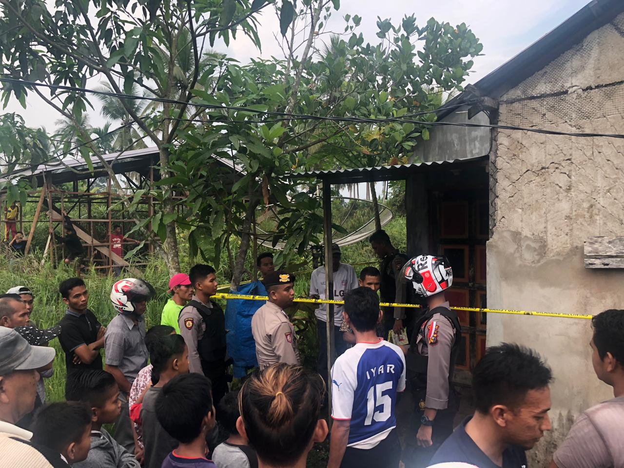 Istri Tewas Bersimbah Darah dan Suami Tewas Tergantung, Berikut Kronologi dari Kepolisian