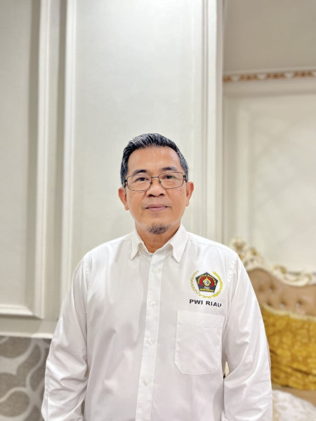 Raja Isyam Azwar di Mata Yusmar Yusuf; Terobosan Jenial dalam Gelombang Zaman