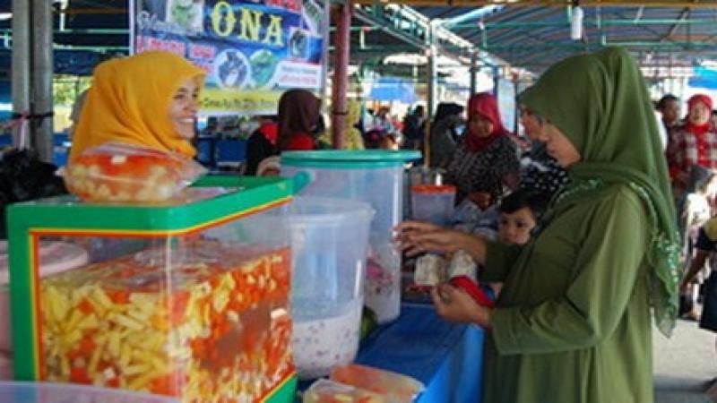 Warga Diingatkan Waspada Saat Membeli Takjil