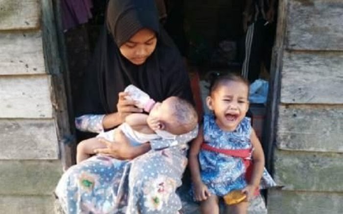 Ayah Pergi, Ibu Meninggal, Andini Gadis Belia di Pelalawan Ini Berhenti Sekolah Demi Menjaga Dua Adiknya