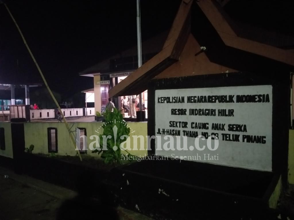 Massa Masih Berkumpul di Kantor Polsek GAS, Waka Polres Minta Masyarakat Tenang