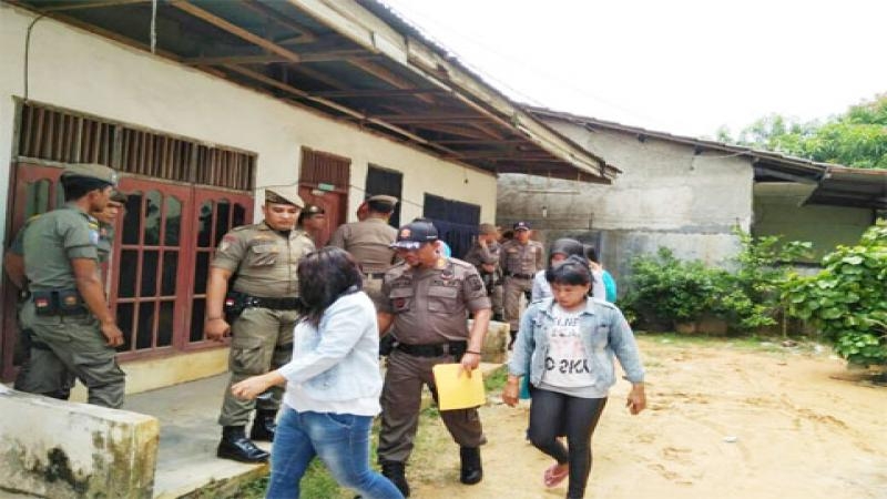 Kos Pijat Plus Digrebek Satpol PP