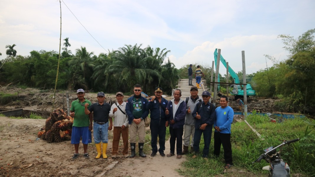 PT RSUP Bangun Jembatan di Desa Danai Pulau Burung