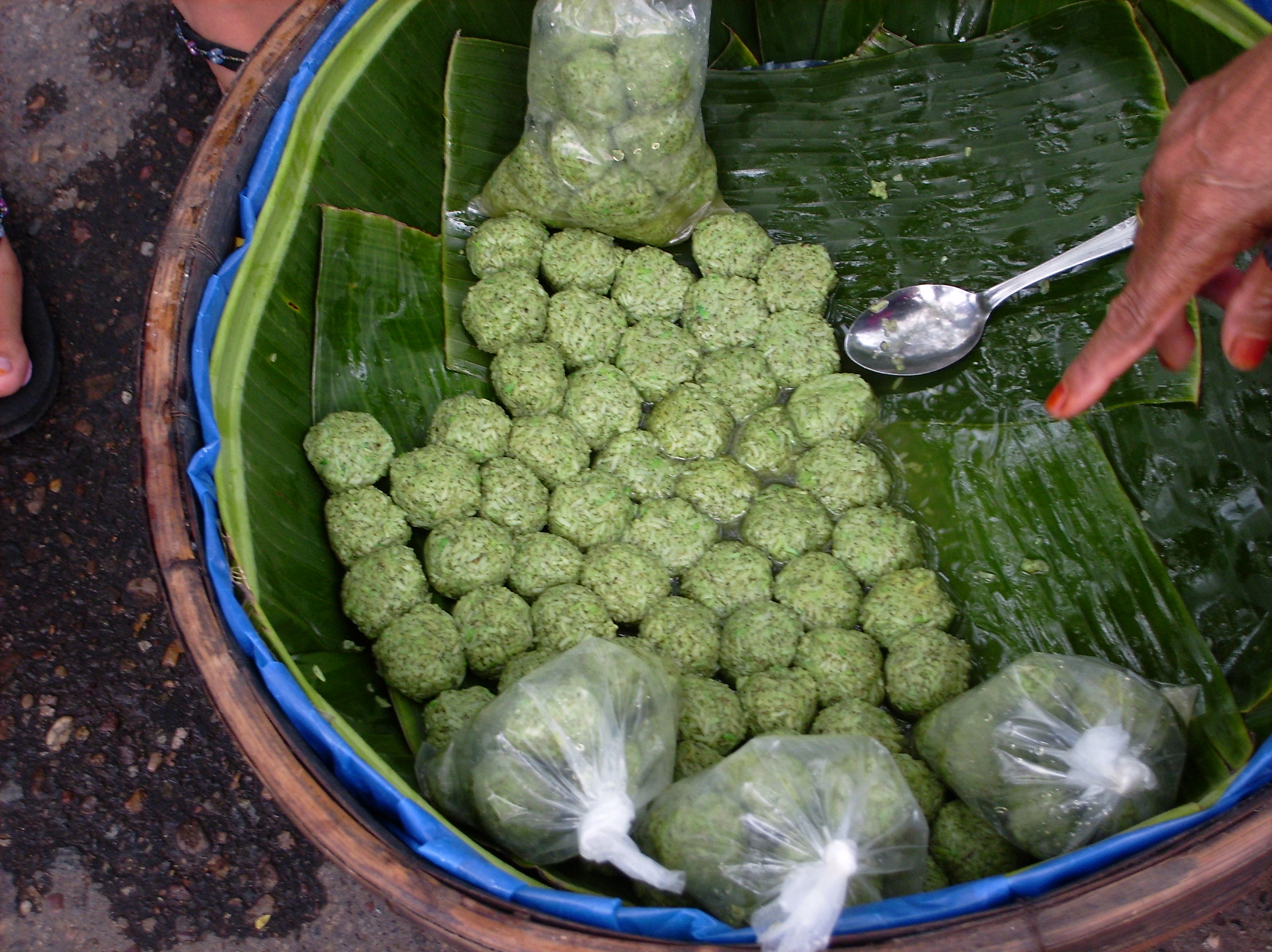 Nikmatnya Tapai Ketan Hijau khas Kota Seribu Parit