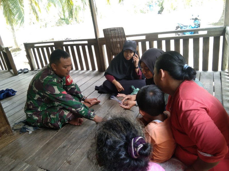 Babinsa Kuala Selat Dampingi Kegiatan Penanggulangan Malaria