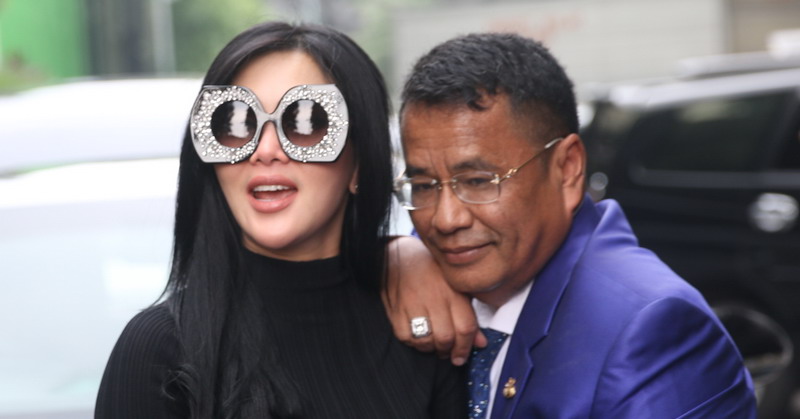 Enam Jam Diperiksa Terkait Kasus First Travel, Syahrini Diberondong 29 Pertanyaan