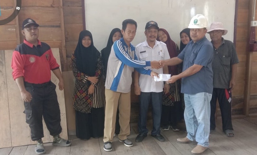 Peduli Pendidikan, PT BDL Berikan Bantuan untuk Guru Honorer di Lima Desa
