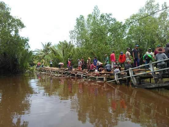 Jembatan di Kecamatan Enok ini Sangat Memprihatinkan