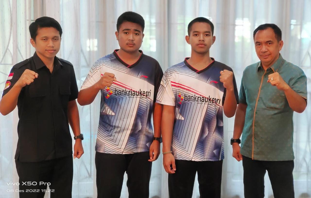 Ketua PBSI Inhil Lepas 2 Atlit untuk Bertanding Kejurnas Jakarta