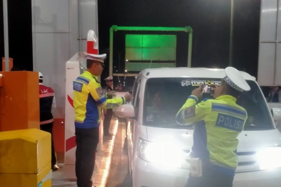 Begini Cara Petugas Cegah Kecelakaan di Tol Pekanbaru-Dumai