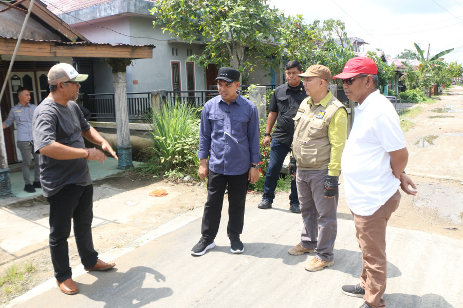 Pastikan Kualitas Infrastruktur, PJ Bupati Inhil Tinjau Proyek Jalan di Tembilahan Hulu
