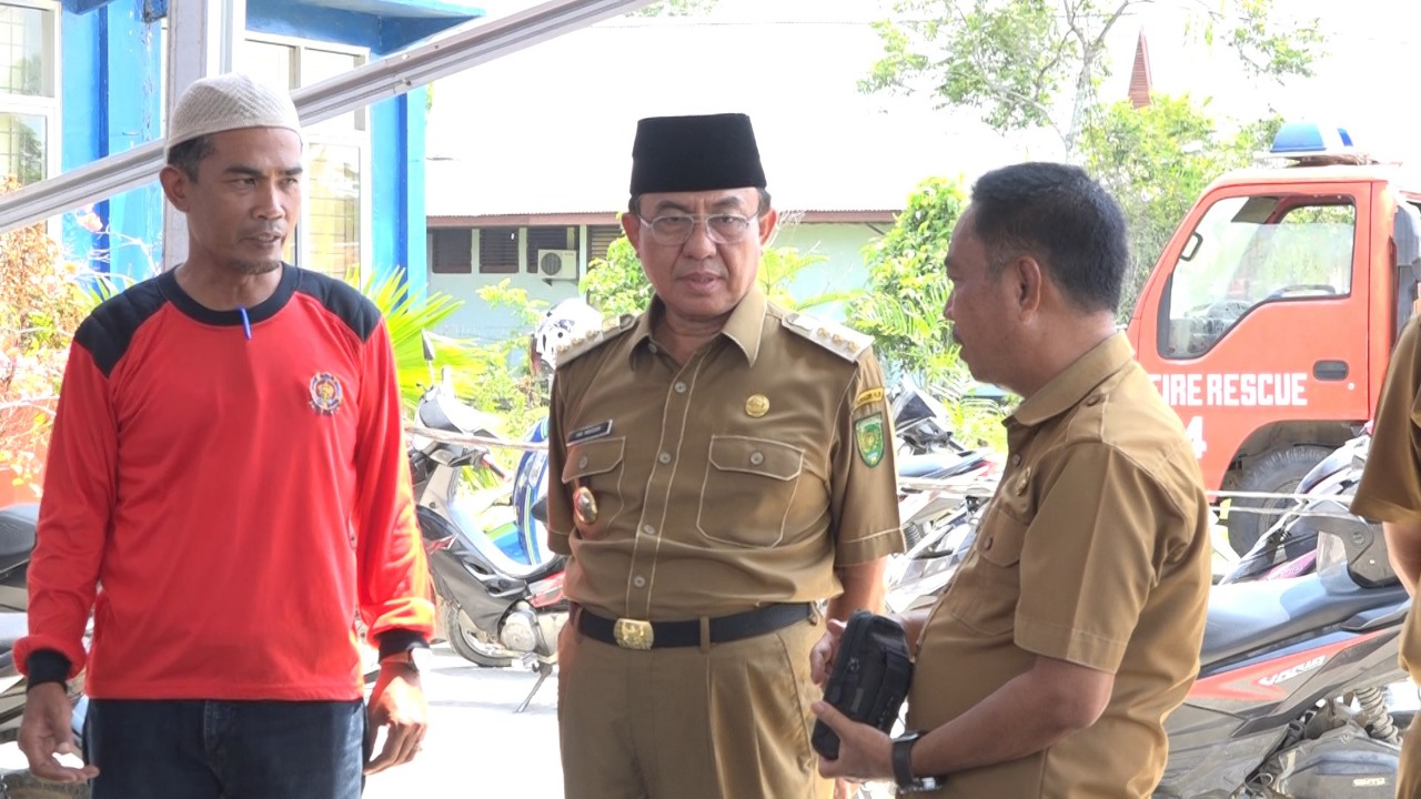 Bupati Inhil Tinjau Kesiapsiagaan Personel Damkar Atasi Kebakaran