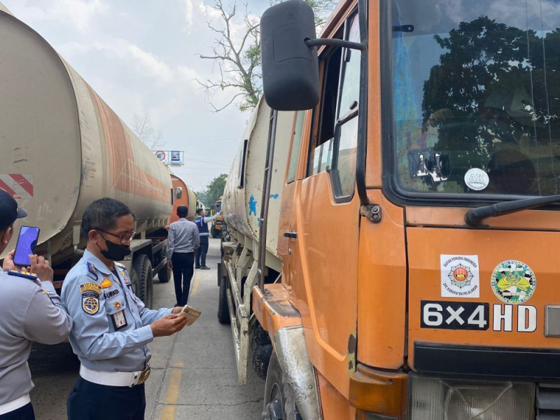 Dishub Riau Tilang 296 Unit Kendaraan Angkutan di Dumai