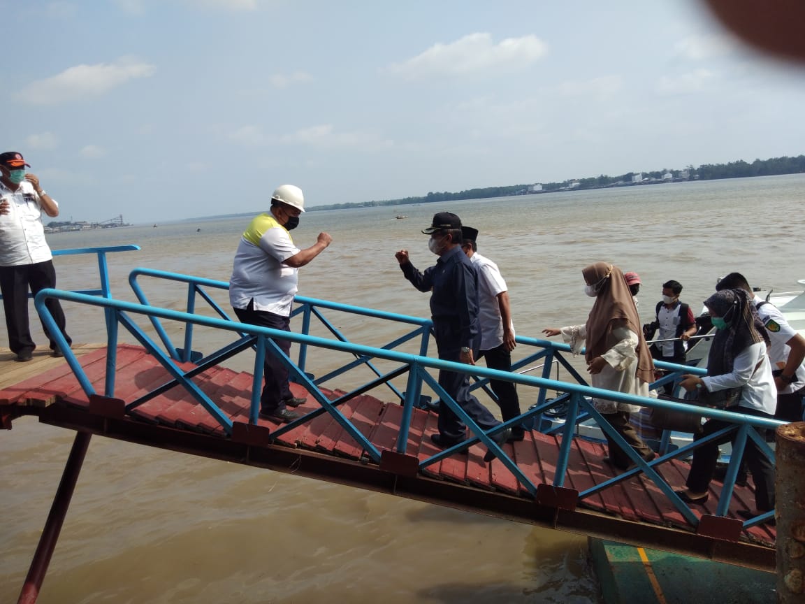 Sambu Group Hibahkan Dermaga Apung Pelabuhan Perhubungan di Kuala Enok