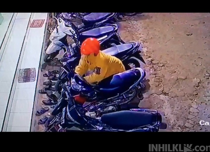 Maling Motor Terekam CCTV di Masjid Al-Ikhlas, Korban Lapor Polisi 