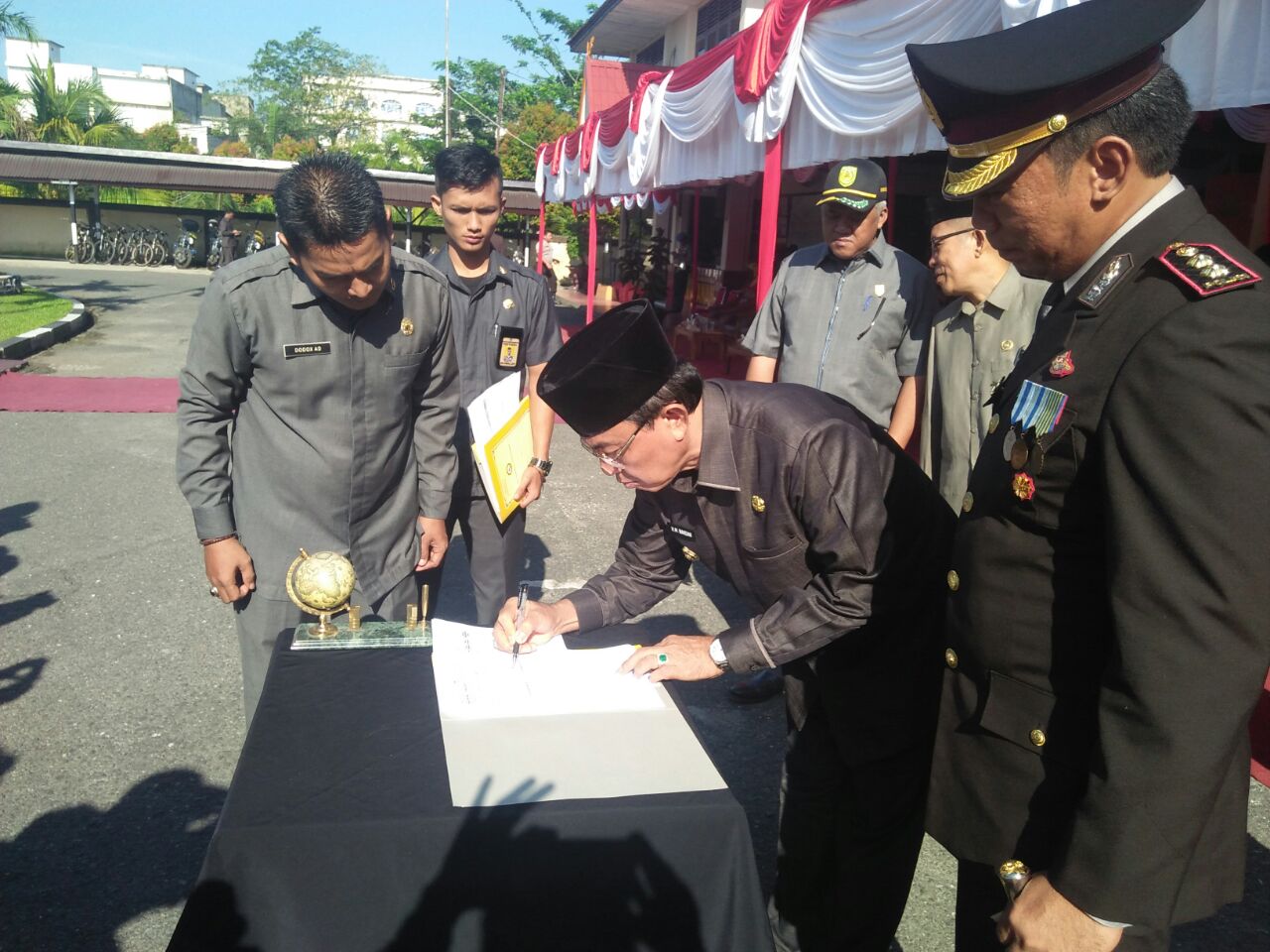 Bupati Inhil Ikut Apel Peringatan HUT Bhayangkara Ke - 71 Tahun 2017