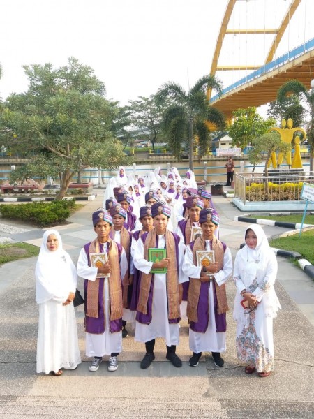Diarak dari Rumah Singgah Tuan Kadi, Ratusan Siswa SMAN 7 Pekanbaru Khatam Quran