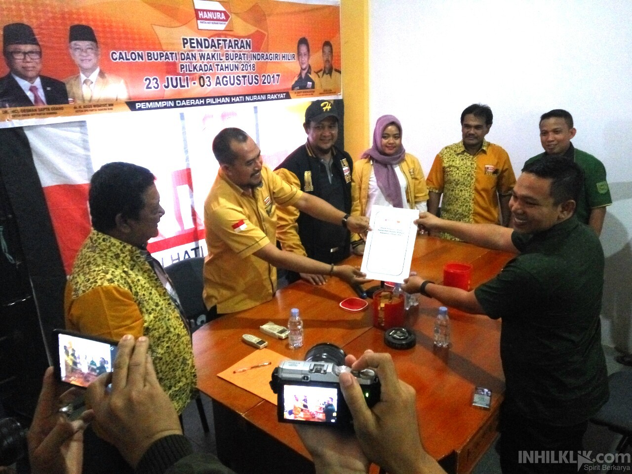 Serius Ingin Membangun Inhil, Calon Bupati Abdul Wahid Kembali Mendaftar ke Hanura