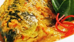 Menu Makan Siang: Ikan Bawal Bumbu Pesmol