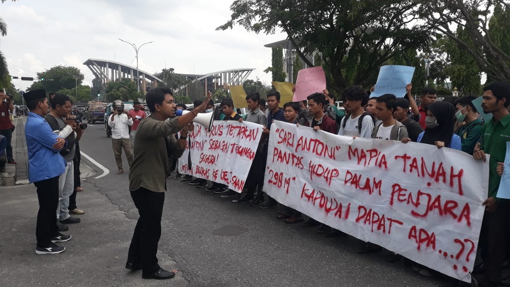 Desak Kasus Sari Antoni, Mahasiswa Demo Polda Riau