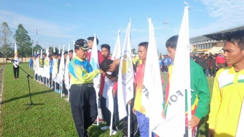 Kukuhkan 407 Atlit dan Offisial, Bupati Optimis Inhil Bisa Raih Juara di Porprov Riau