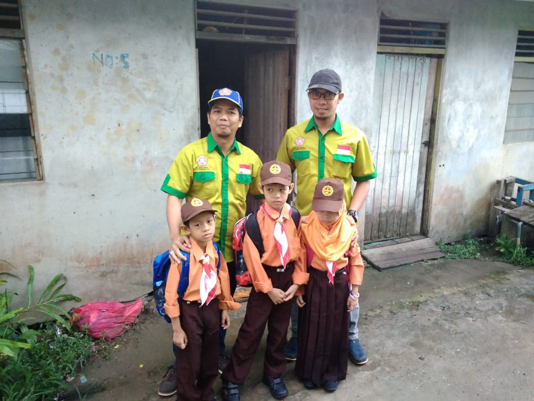 Tak Satupun Anak dari Keluarga di Tembilahan Ini Bisa Mengenyam Pendidikan, Karang Taruna Inhil Turun Tangan