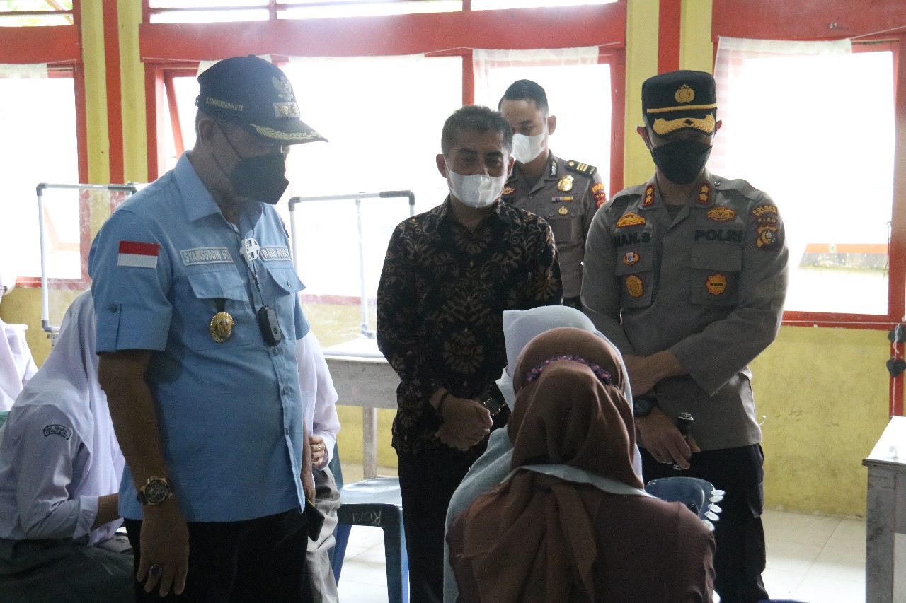 Giliran Pelajar di SMKN 1 Tembilahan Divaksinasi dari Gerai Vaksin Presisi