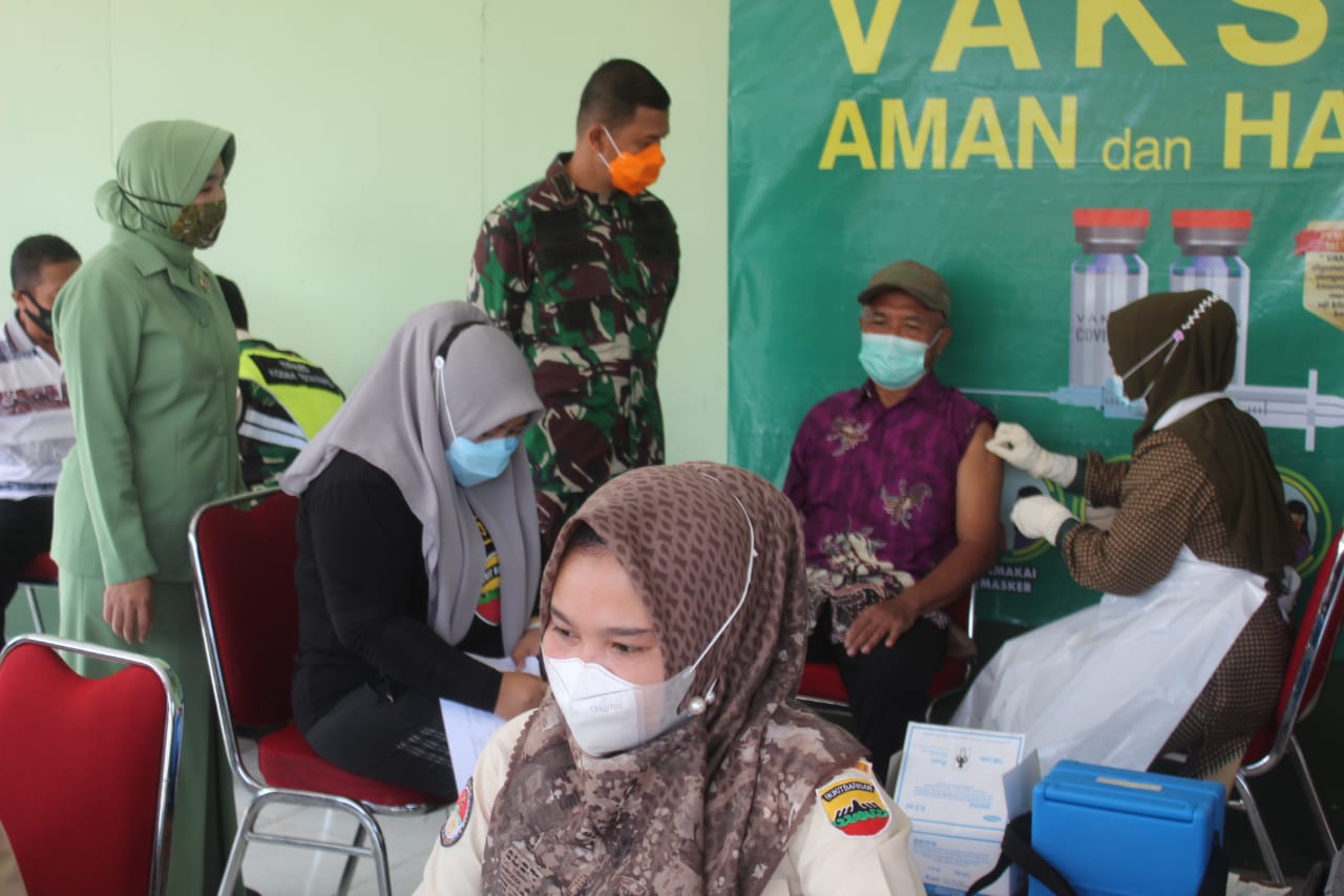 Keluarga Besar Kodim 0314 dan Purnawirawan TNI AD Divaksin