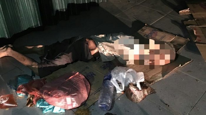 Ibu Ini Hendak Antarkan Makanan kepada Seorang Gelandangan, Malah Ini yang Terjadi