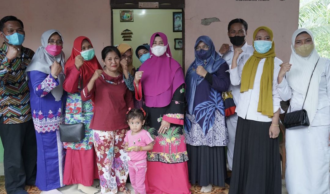Ketua GSH Jilid II, Hj Zulaikhah Wardan Jenguk Balita Hidrosefalus dan Gizi Buruk