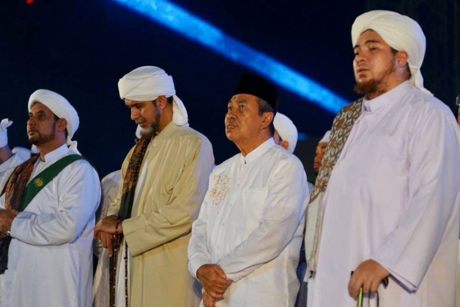 Pemprov Riau Gelar Maulid Akbar, Ribuan Warga Penuhi Masjid Raya Annur