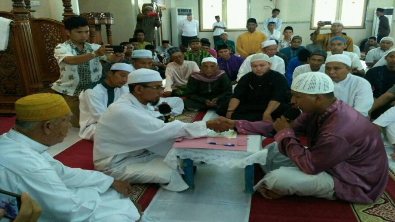 Usai Bersyahadat, Asiang Ganti Nama Pendi Rahmad Ramadhan