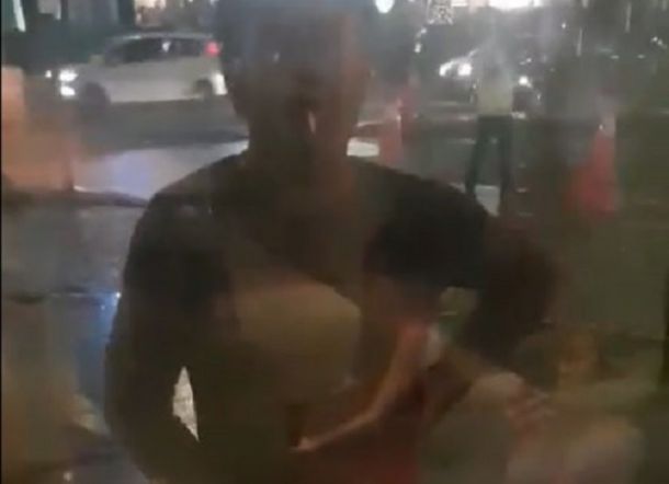 Nikmati Kopi di Dekat Jendela, Gadis Malaysia Ini Lihat Ada Pria Main 'Burung'