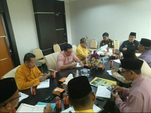 Minta Pasar Guntung Segera Difungsikan, Bupati Inhil Gelar Rapat Tertutup