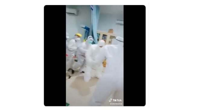 Tenaga Medis Punya Cara Unik Menghibur Diri