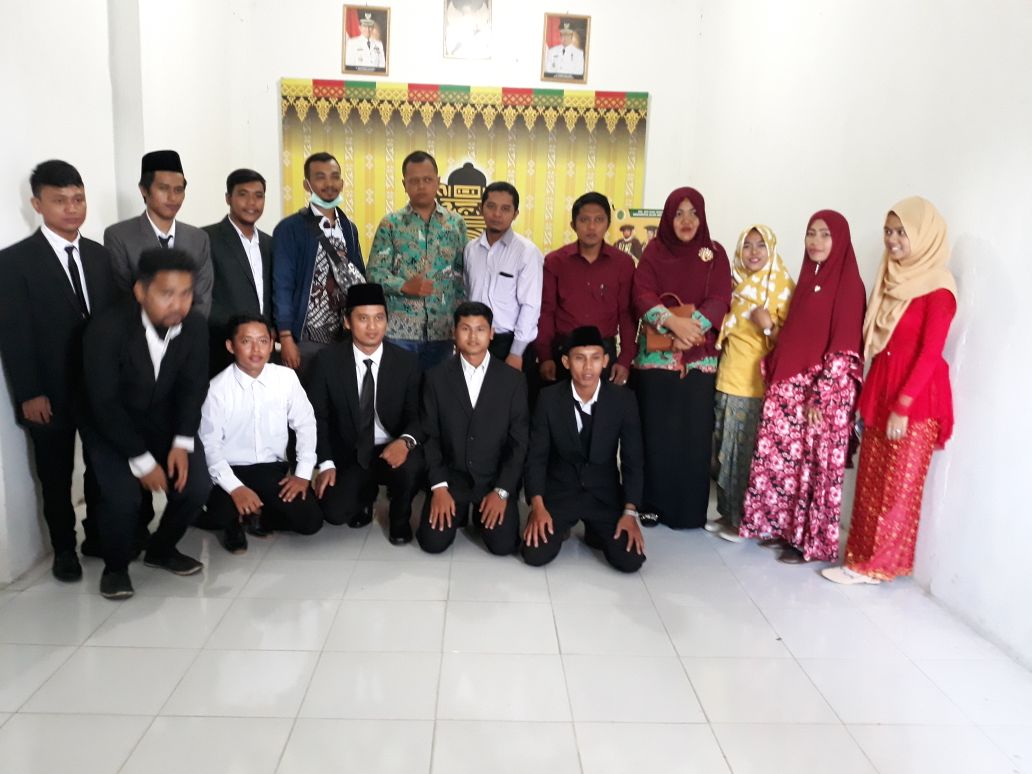 8 Mahasiswa Prodi Sistem Informasi UNISI Selesai Tepat Waktu