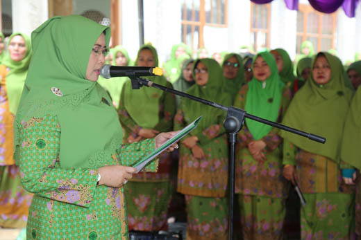 Zulaikhah Wardan Lantik Pengurus PAC dan PR Muslimat NU Kecamatan Keritang
