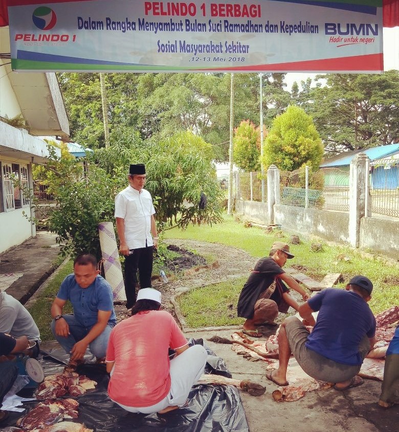 Sambut Ramdhan, Pelindo I Tembilahan Bagi-Bagi Daging Sapi