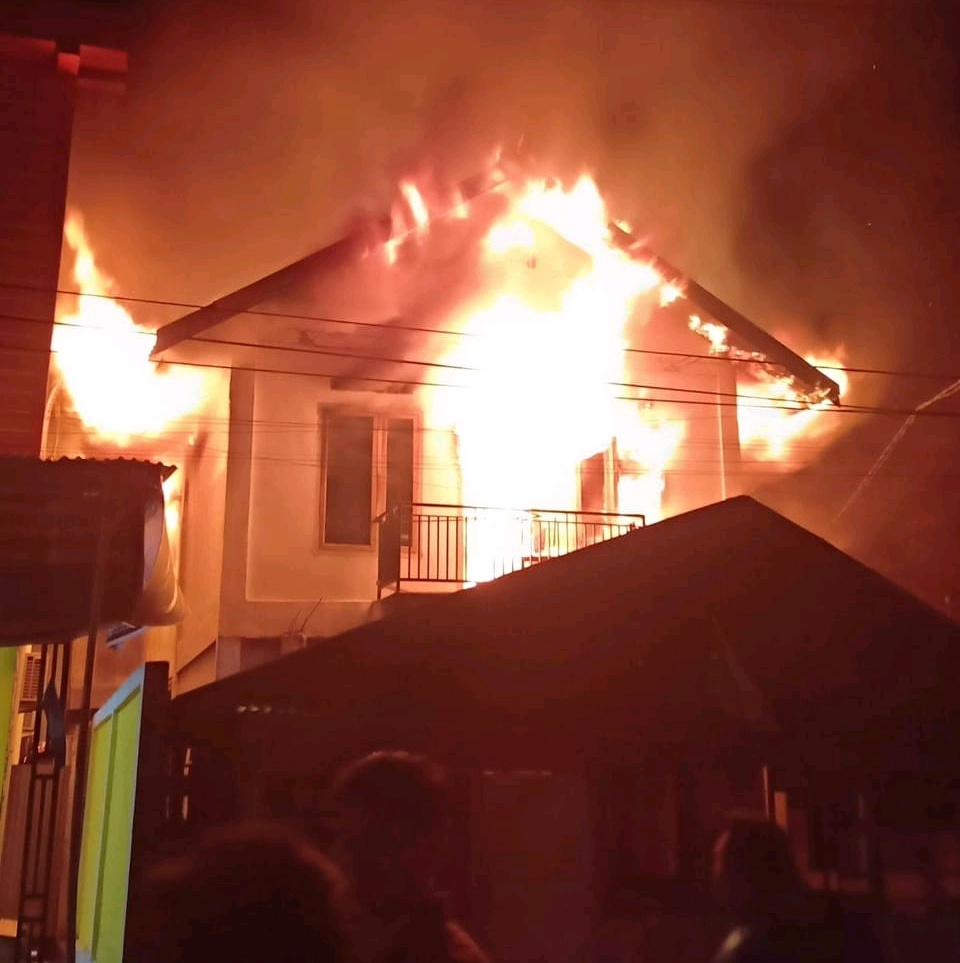 Satu Unit Rumah Dua Lantai di Tembilahan Terbakar