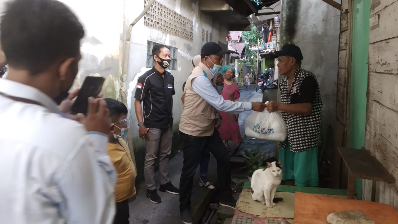 MPI Bersama YBM PLN Inhil Salurkan Sembako Dan Santunan Untuk Warga Dhuafa